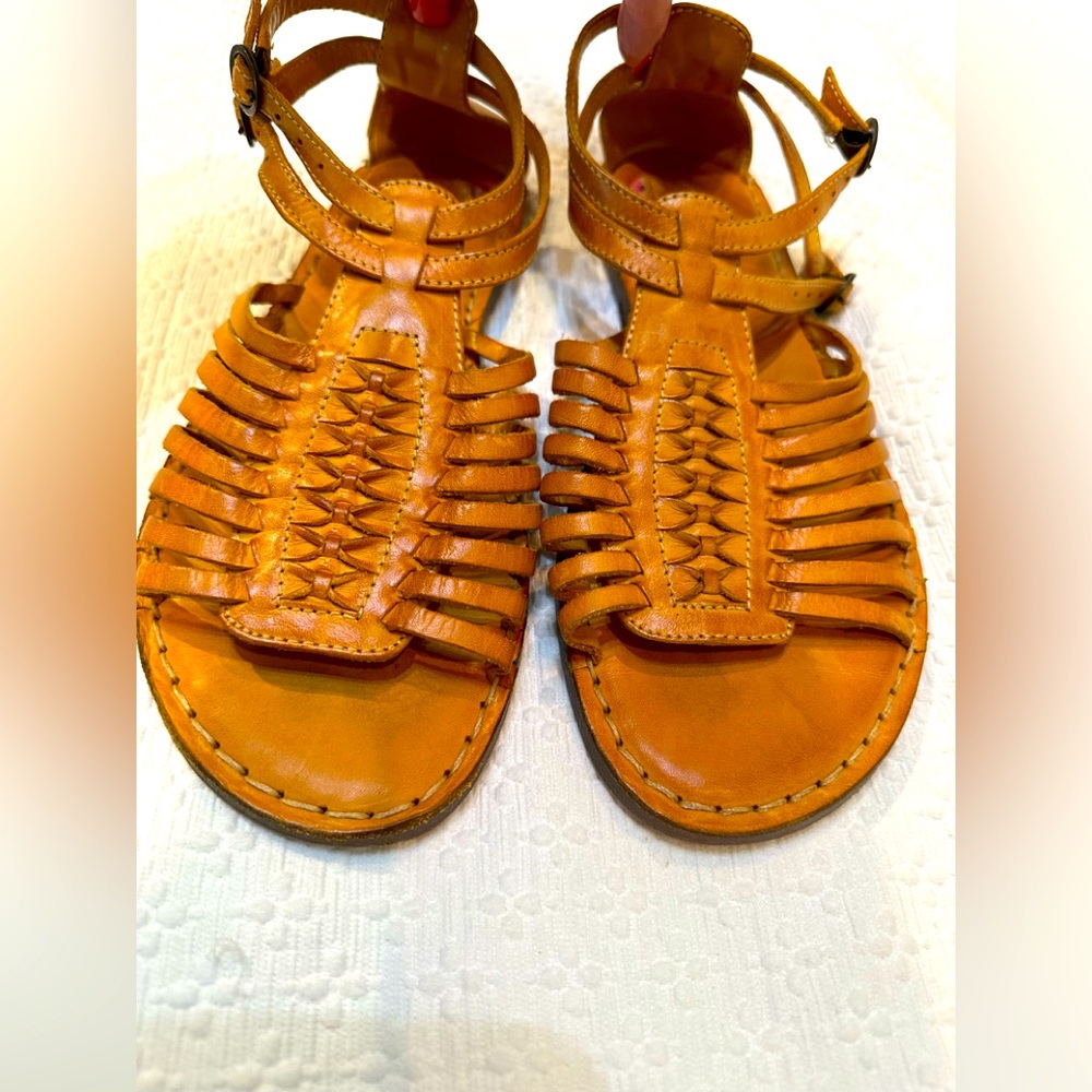 Frye Huarache Style Leather Sandals  Size 8.5